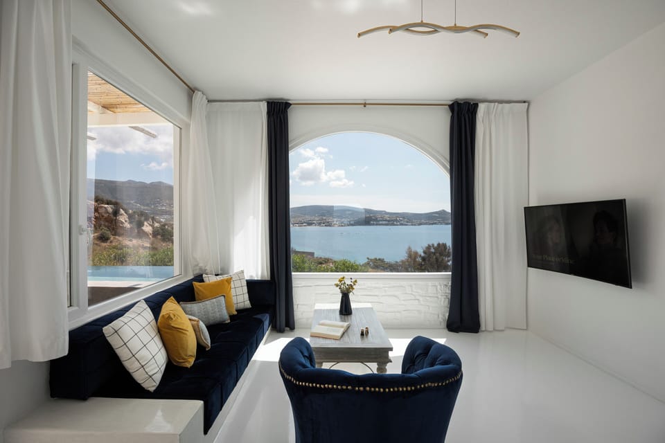 Gold House | Living area | Smart TV, Netflix