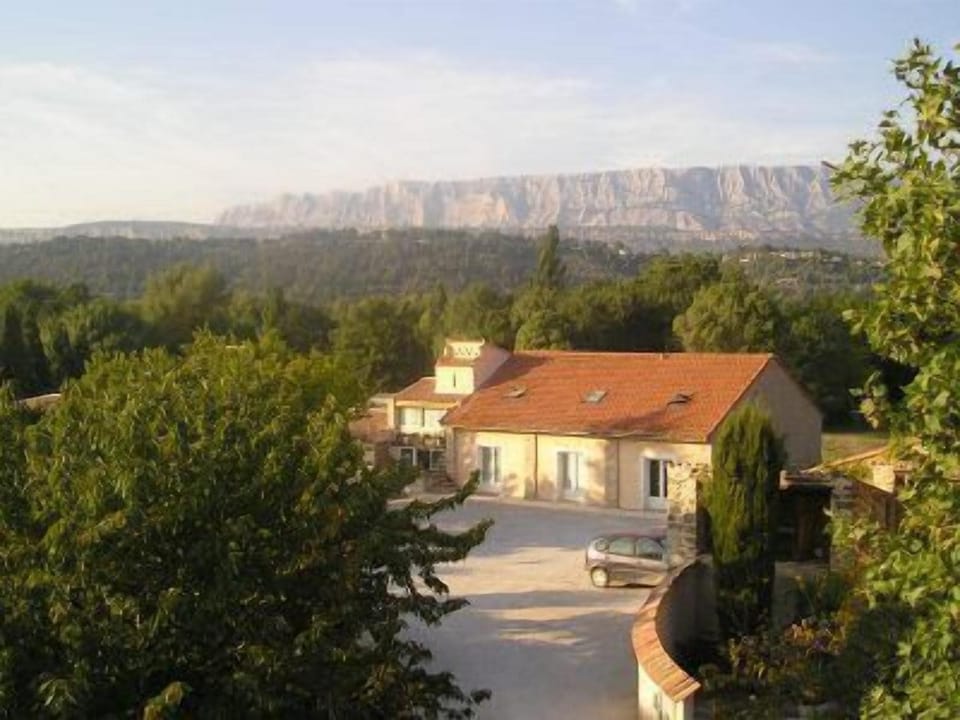 Déjeunez Sous l'Arbre Hotel in French Riviera