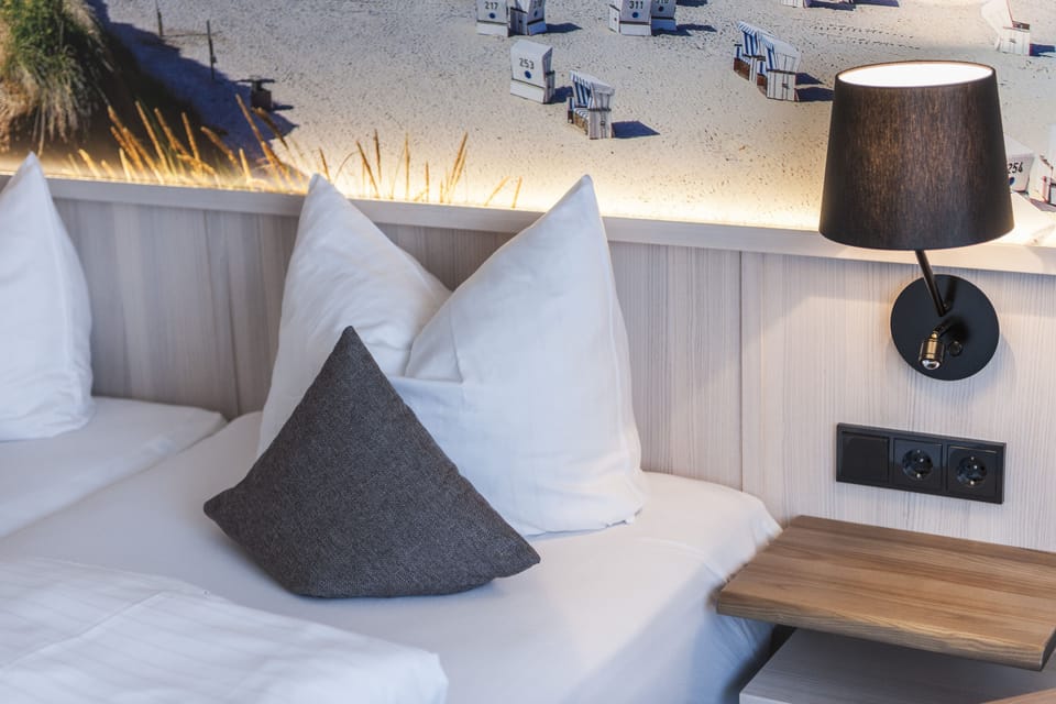 Hypo-allergenic bedding, minibar, in-room safe, desk