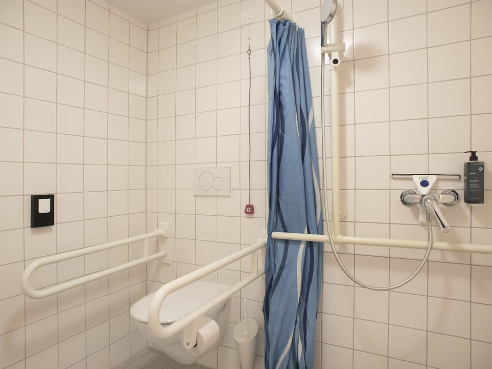 Shower, towels, soap, shampoo