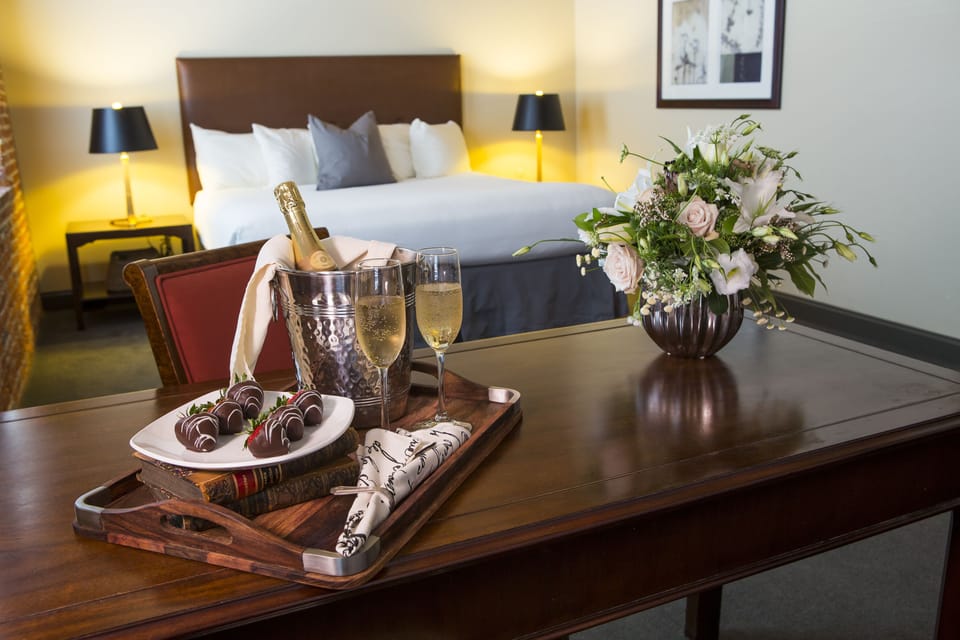 Deluxe Suite, 1 Bedroom | Premium bedding, in-room safe, desk, laptop workspace