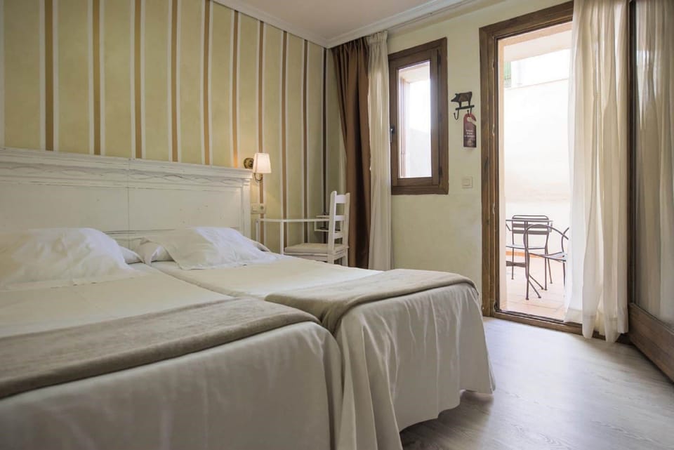 Double Room | Desk, laptop workspace, soundproofing, iron/ironing board