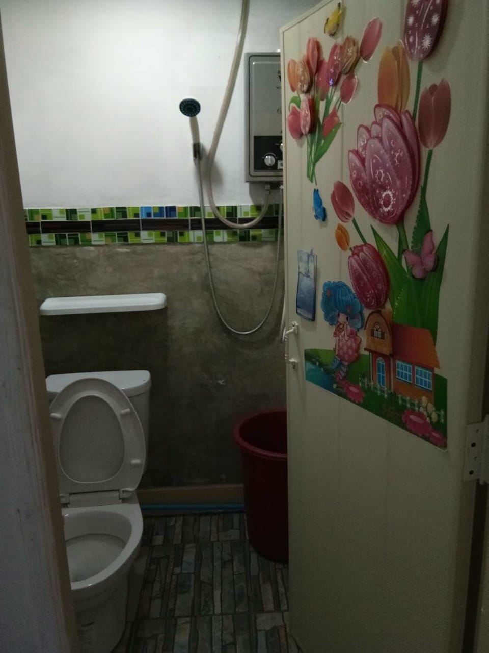 Standard Double Room | Bathroom | Shower, free toiletries, slippers, towels
