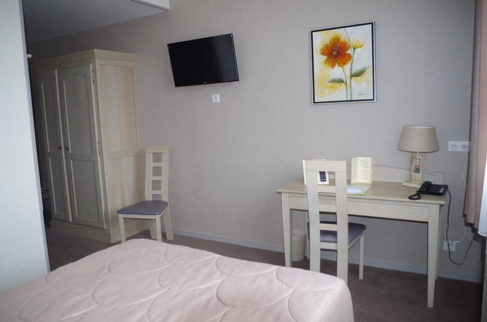 Superior Double Room | Individually decorated, individually furnished, desk, blackout drapes