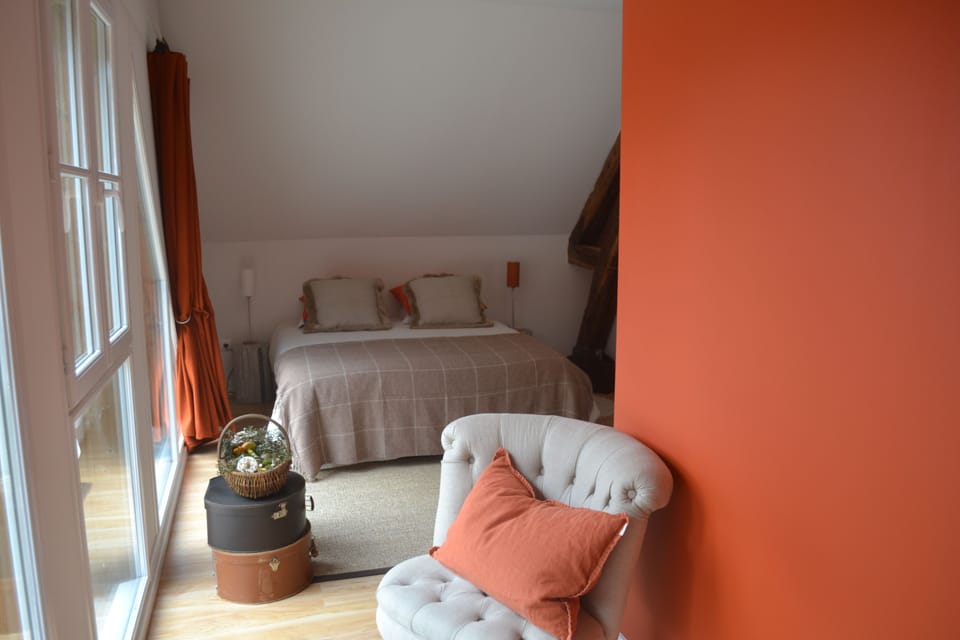 Classic Double Room, 1 Queen Bed, Non Smoking | Individually decorated, individually furnished, bed sheets