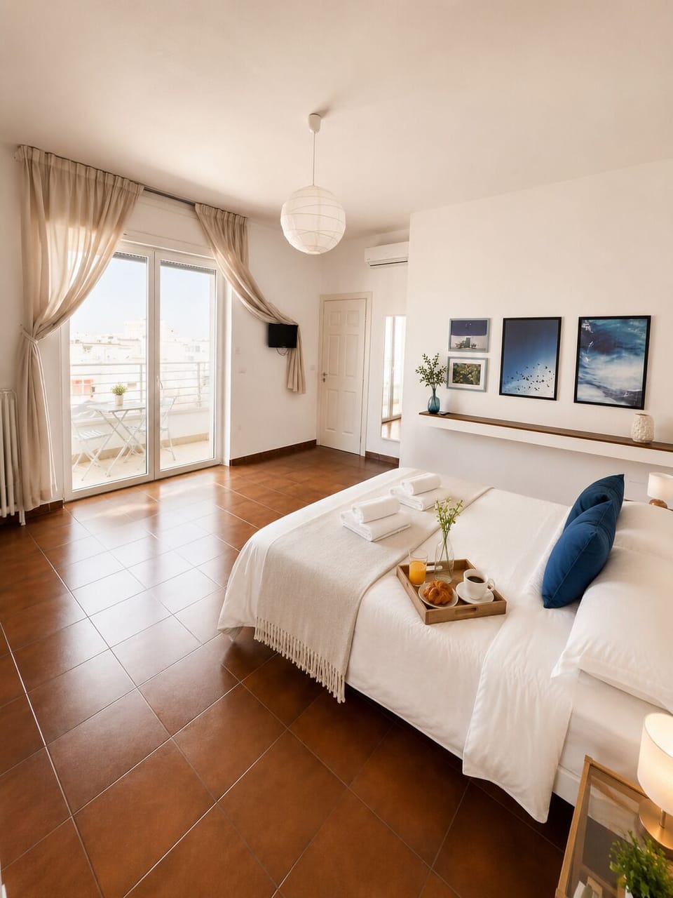 Superior Room | Minibar, desk, laptop workspace, iron/ironing board
