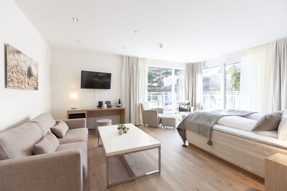 Suite, Non Smoking, Ocean View | Desk, soundproofing, free WiFi