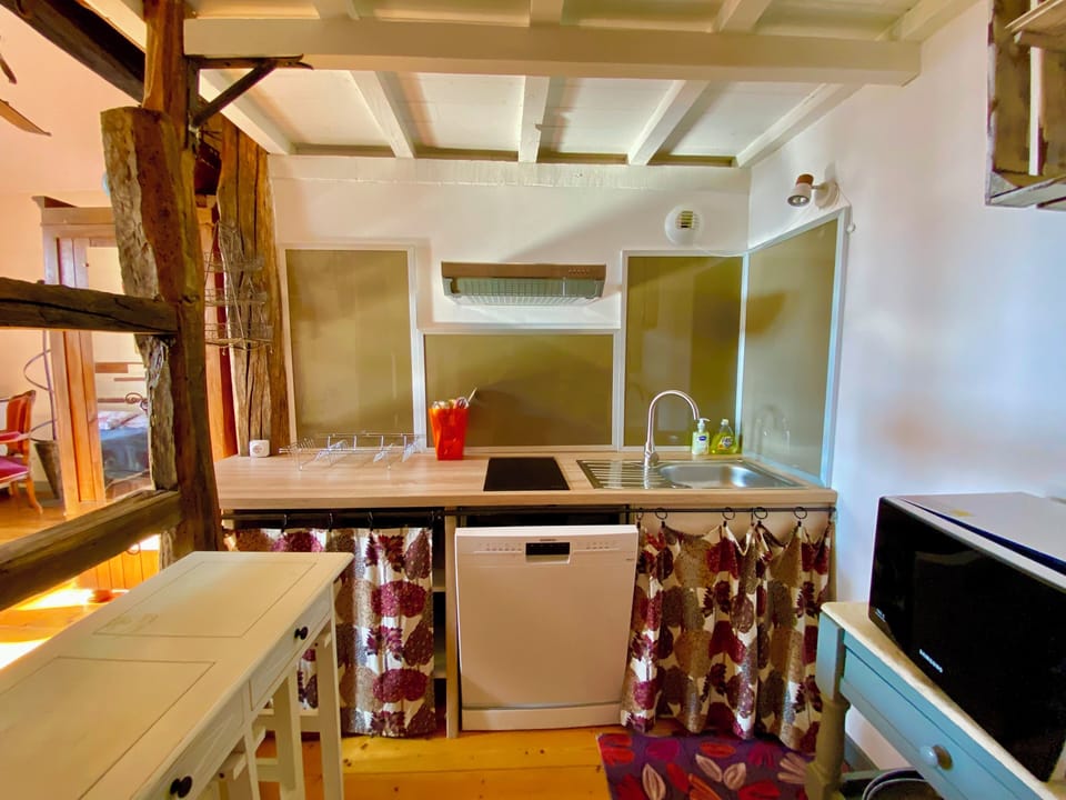 Comfort Room (Le Grenier) | Private kitchen | Fridge, microwave, stovetop, coffee/tea maker