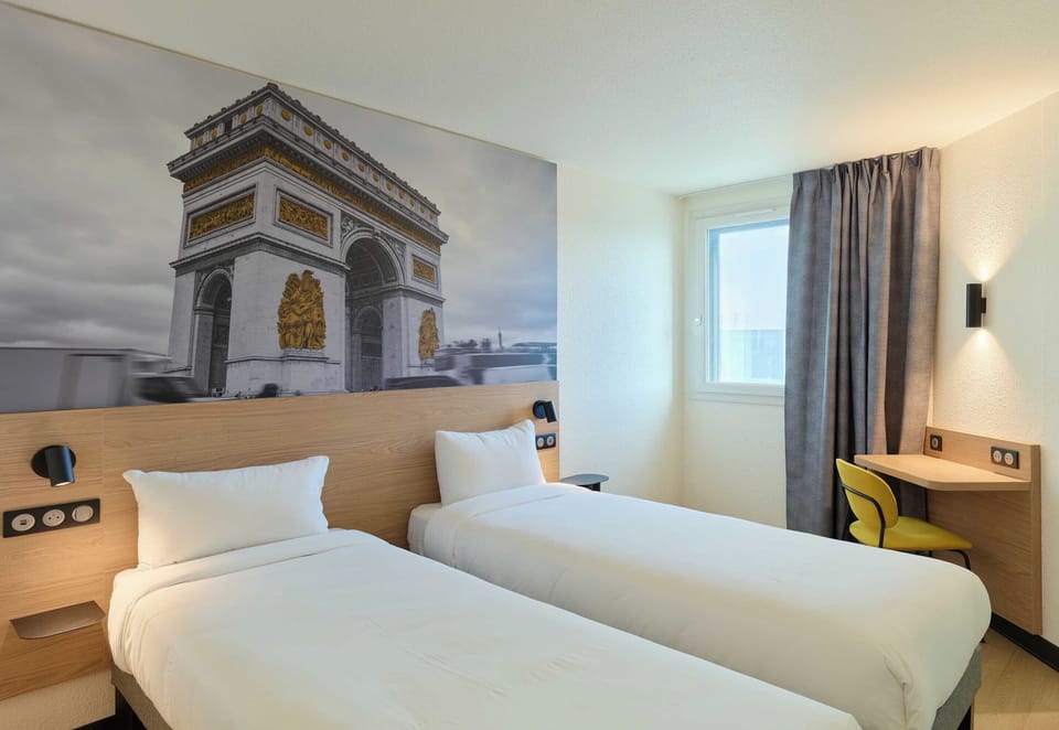 Standard Twin Room, Non Smoking | Desk, free WiFi, bed sheets