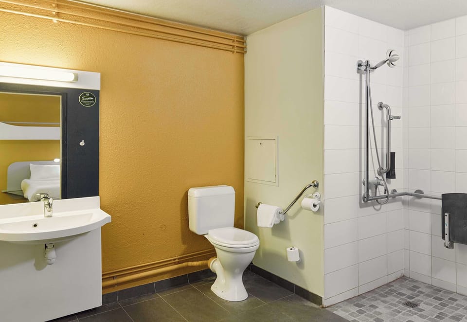 Shower, towels, soap, shampoo