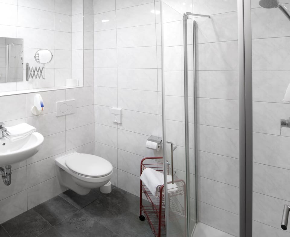 Double Room | Bathroom | Shower, hair dryer, towels