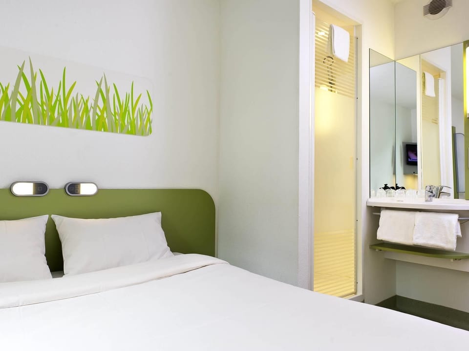 Standard Room (1-2 or 3 pers.) | Individually furnished, desk, blackout drapes, soundproofing