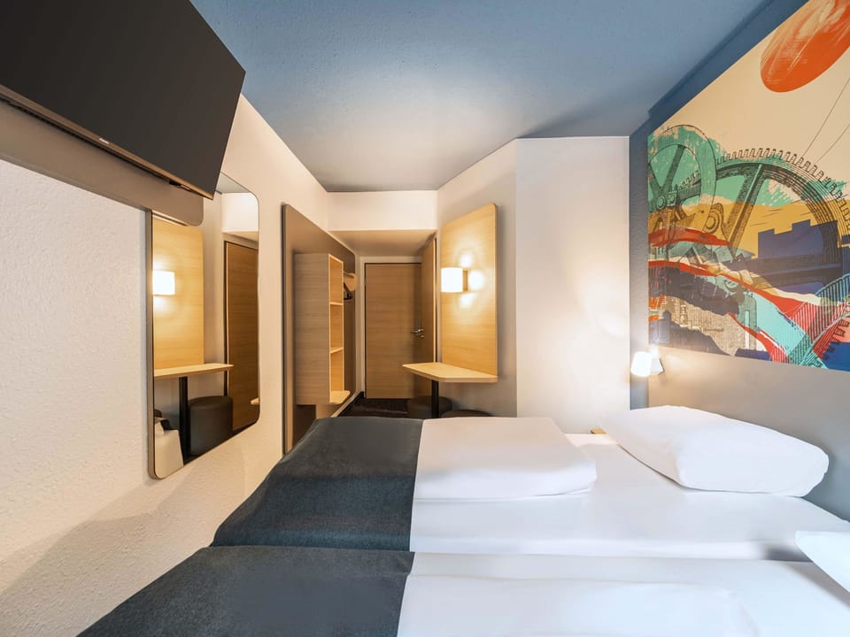 Double Room | Desk, blackout drapes, soundproofing, WiFi (free)