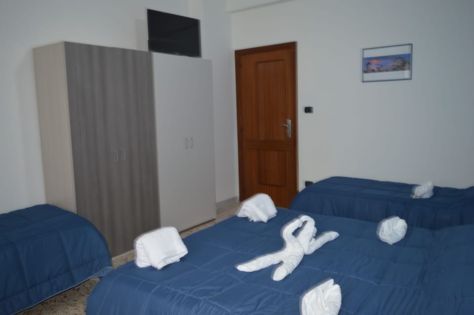 Double Room, Private Bathroom | Individually decorated, individually furnished, desk, free WiFi