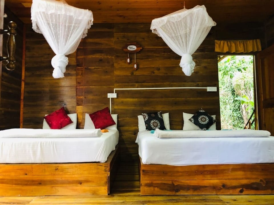 Family Quadruple Room | Free WiFi, bed sheets