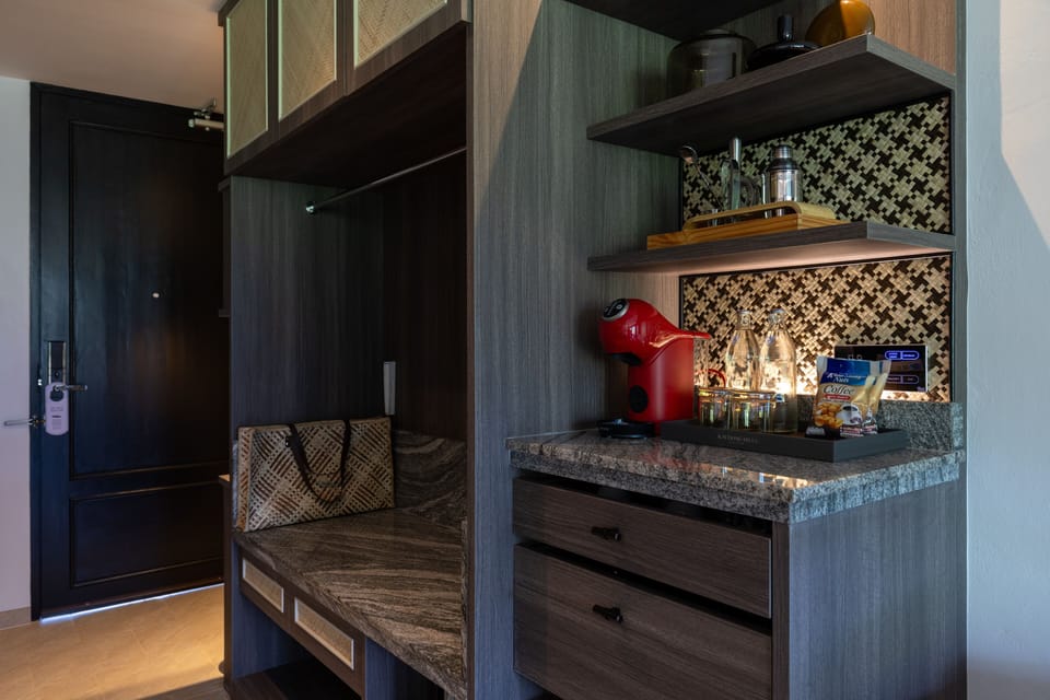Deluxe Room, Non Smoking, Mountain View | Minibar, in-room safe, desk, laptop workspace