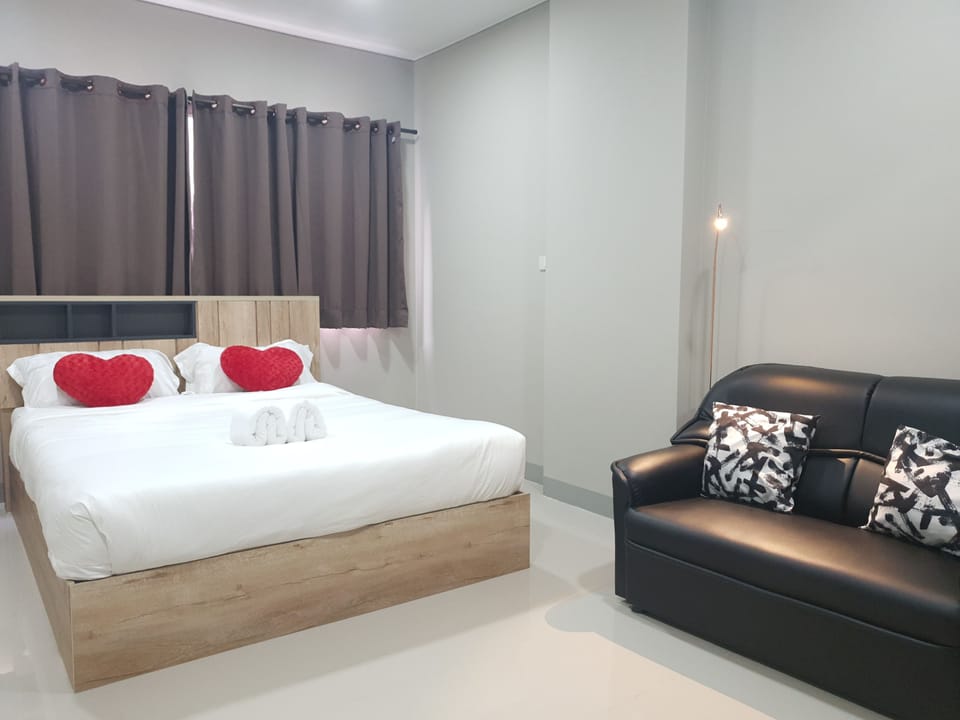 Standard Single Room, Non Smoking | Desk, laptop workspace, bed sheets