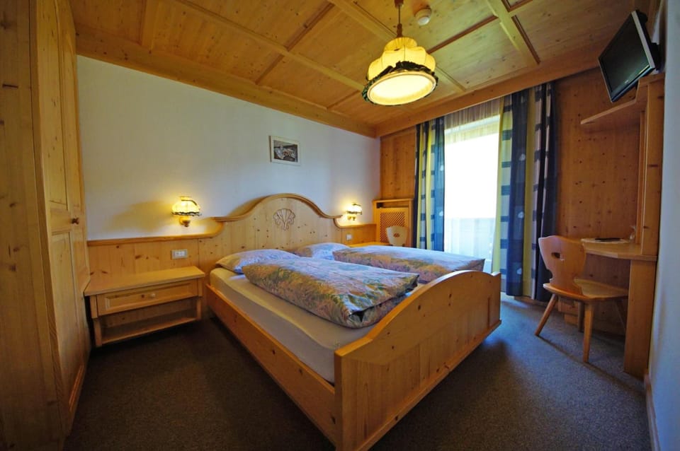 Individually decorated, desk, free WiFi, bed sheets