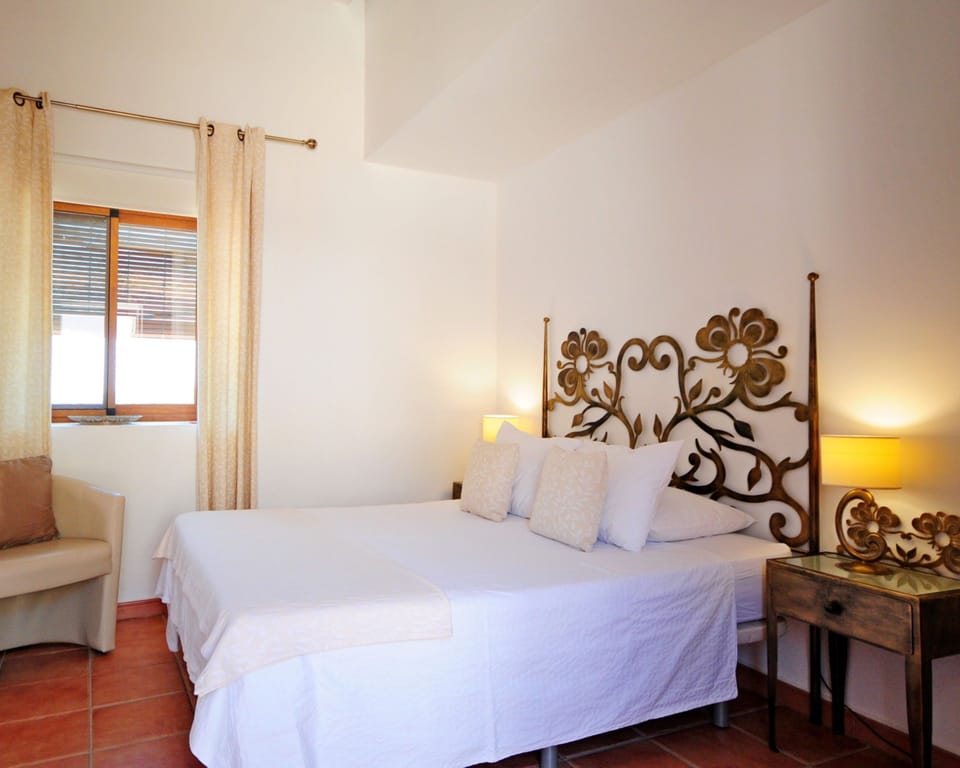 Double Room, Non Smoking | WiFi (free), bed sheets