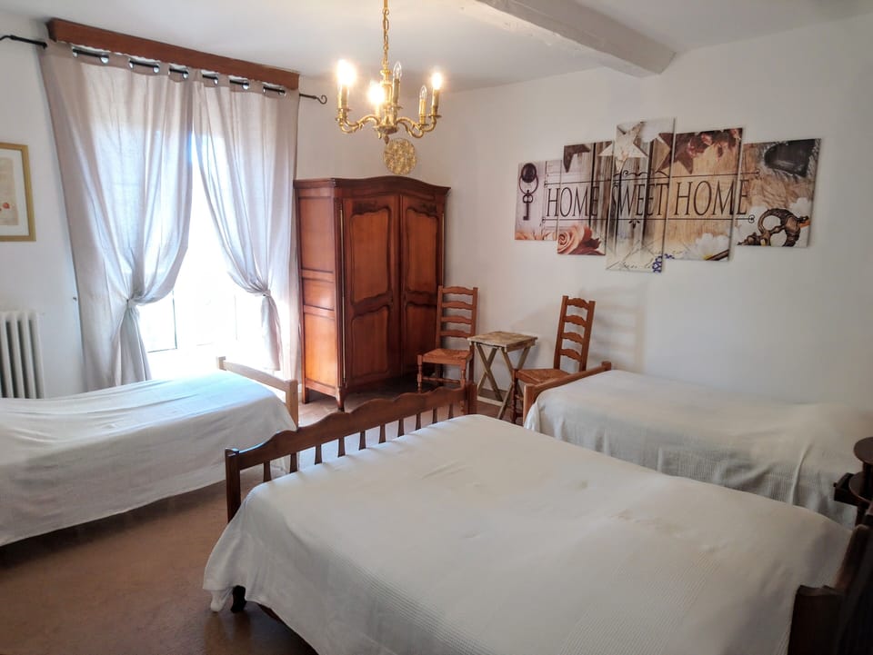 Desk, soundproofing, cribs/infant beds, free WiFi