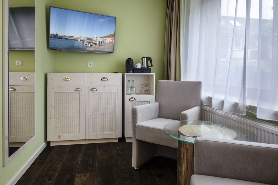 Double room island side | Hypo-allergenic bedding, down comforters, Select Comfort beds, minibar