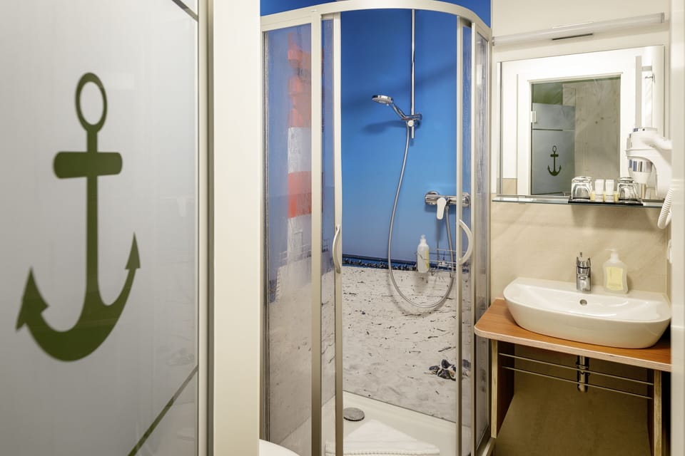 Double room lake side | Bathroom | Shower, hair dryer, slippers, towels