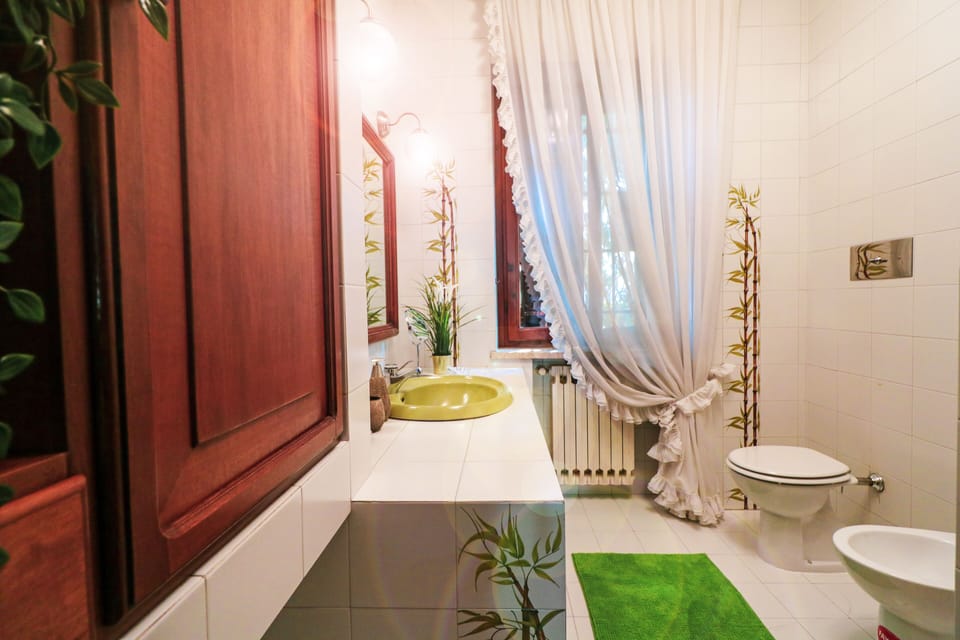 Deluxe Triple Room, 1 Double Bed with Sofa bed, Private Bathroom, Garden View (Giulietta) | Bathroom | Free toiletries, hair dryer, bidet, towels