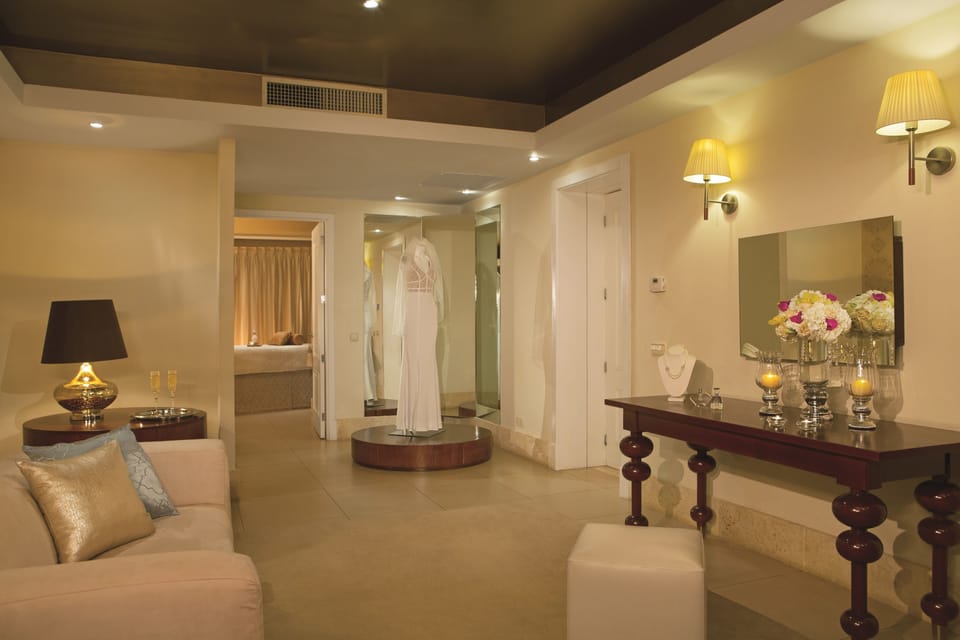 Couples treatment rooms, sauna, hot tub, steam room, body treatments