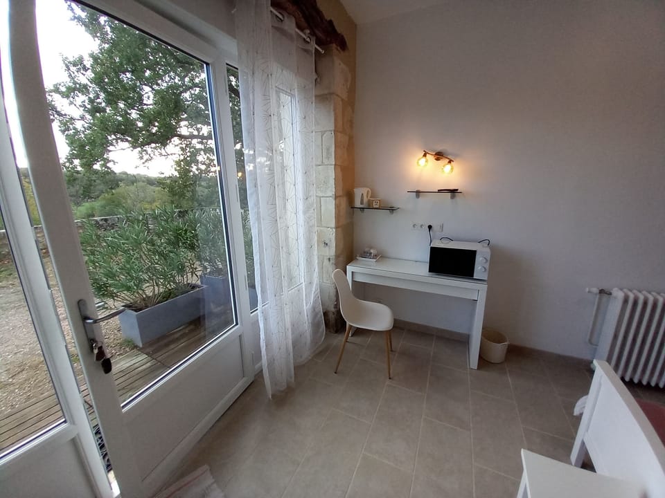 Standard Room, 2 Twin Beds, Accessible, River View | In-room dining