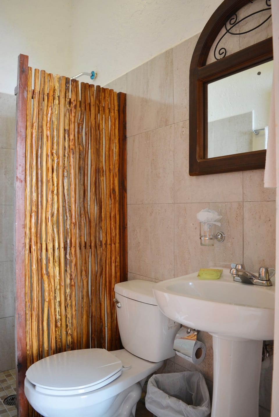 Superior Double Room, 1 King Bed | Bathroom | Shower, free toiletries, hair dryer, towels