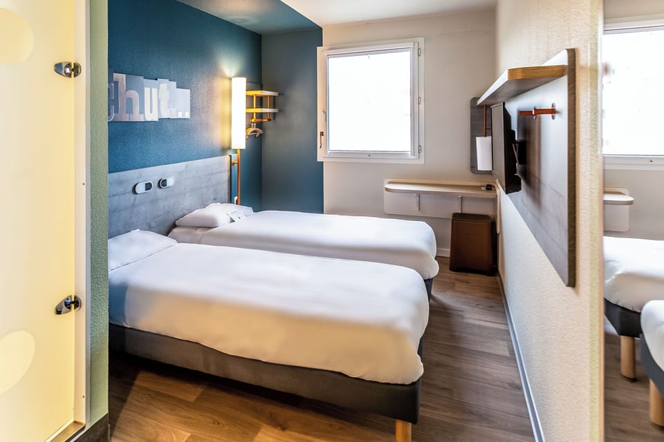 Twin Room, 2 Twin Beds | Desk, laptop workspace, soundproofing, free WiFi