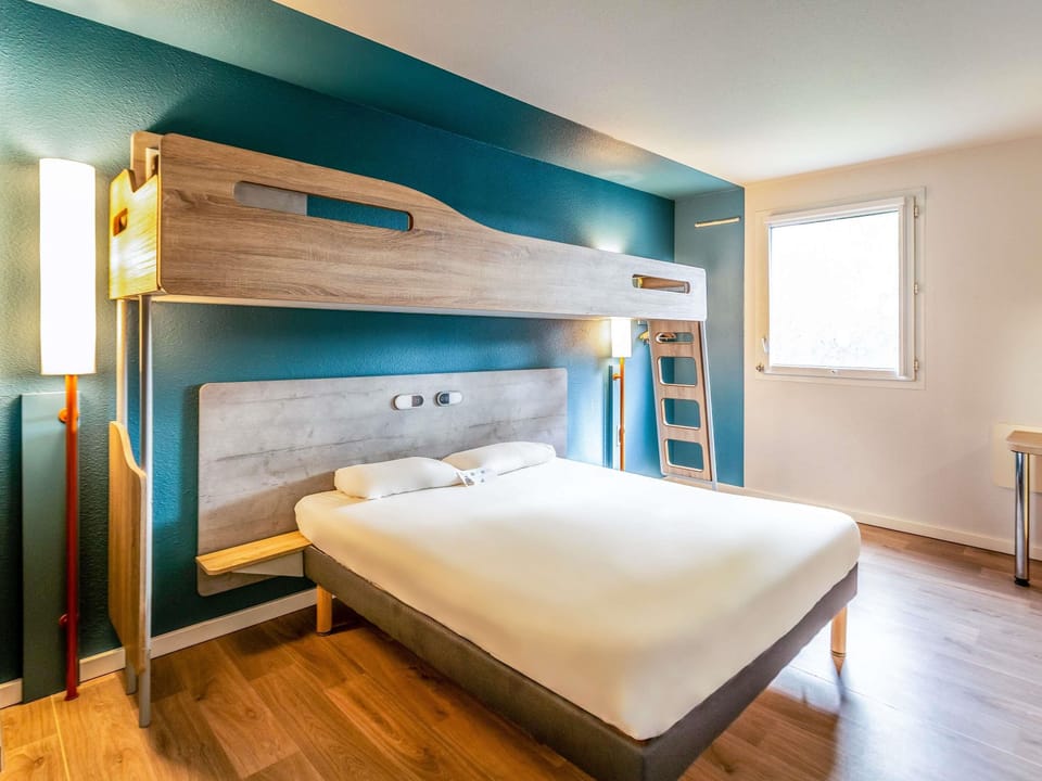 Triple Room, Multiple Beds | Desk, laptop workspace, soundproofing, WiFi (free)