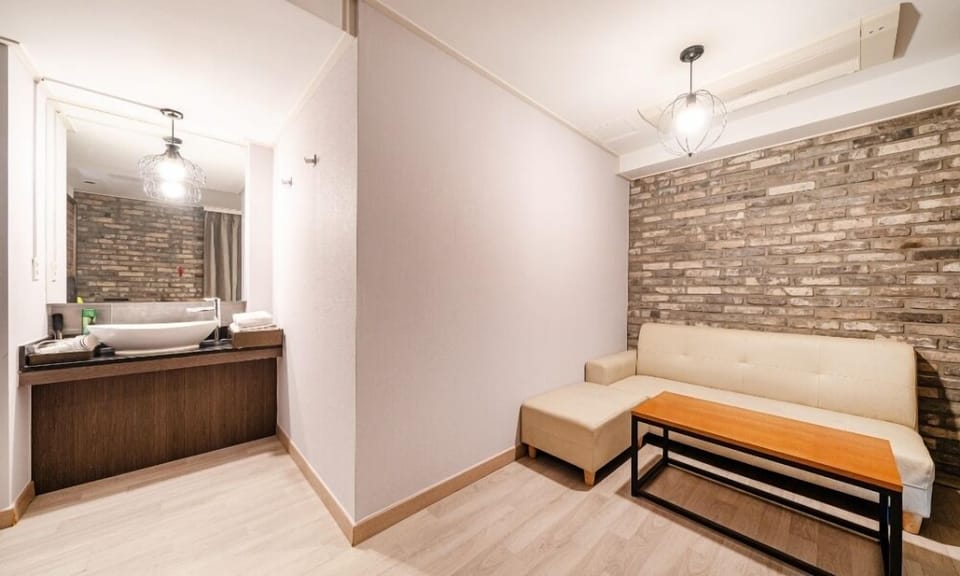 Suite Room - Terrace | Down comforters, individually decorated, individually furnished