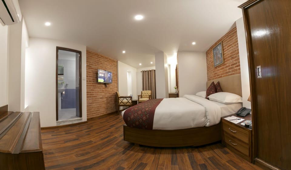 Deluxe Double Room, 1 Bedroom, Non Smoking | Desk, free WiFi