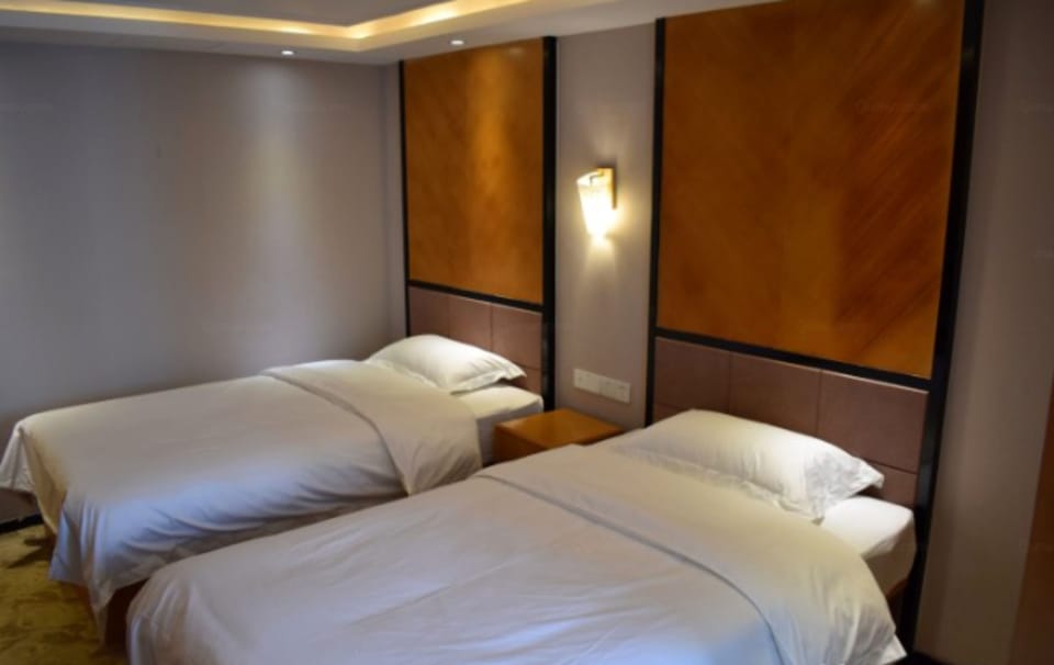 Standard Twin Room | Desk, blackout drapes, iron/ironing board, free WiFi