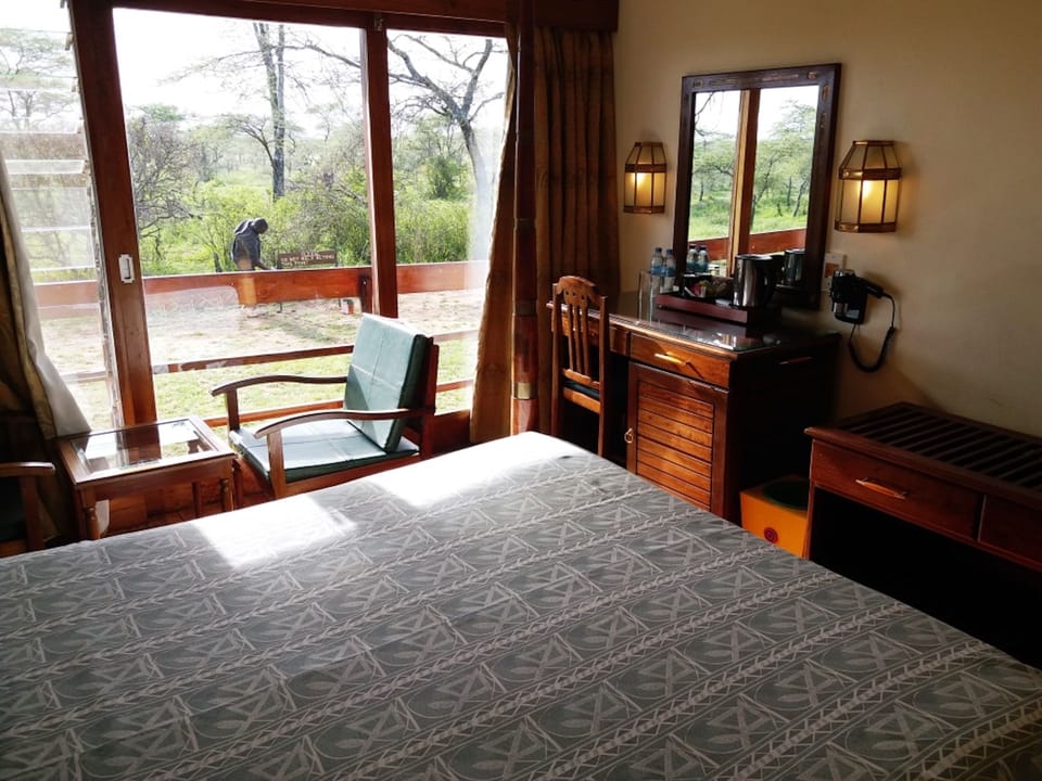 In-room safe, desk, bed sheets