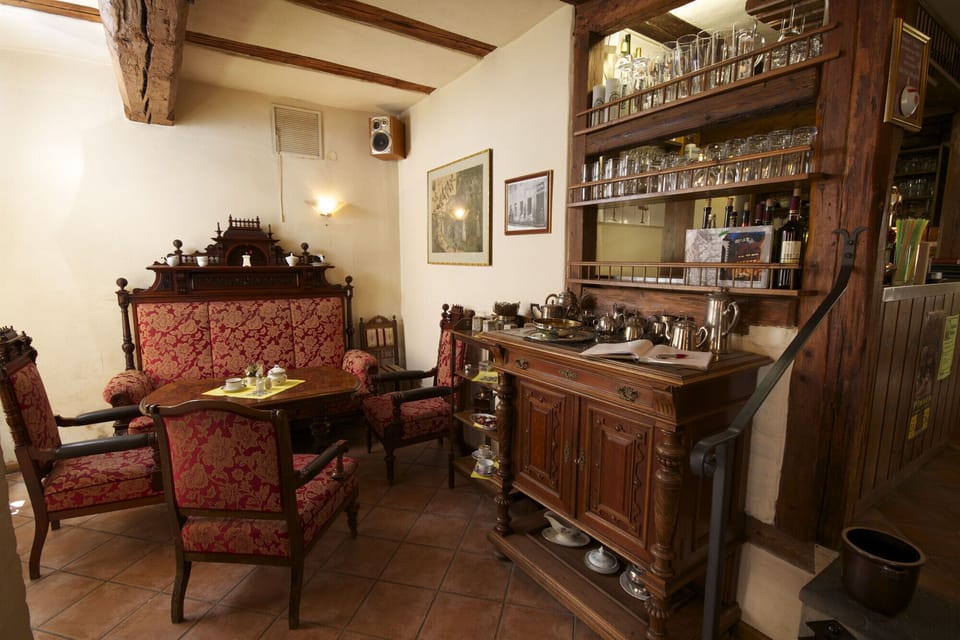 Lobby lounge