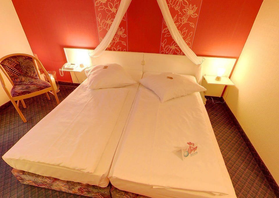 Double Room | Desk, rollaway beds (surcharge), WiFi (free), bed sheets