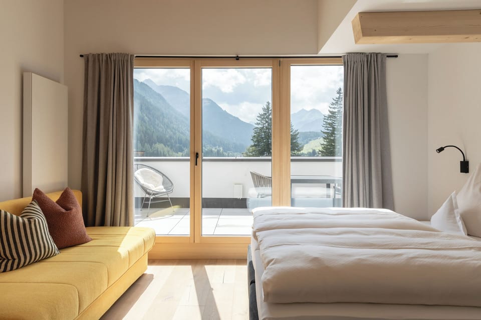 Suite, Balcony | Premium bedding, minibar, in-room safe, free WiFi