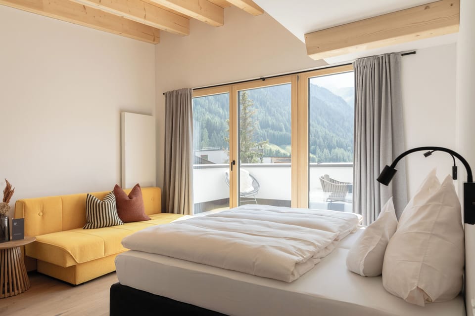 Suite, Balcony | Premium bedding, minibar, in-room safe, free WiFi