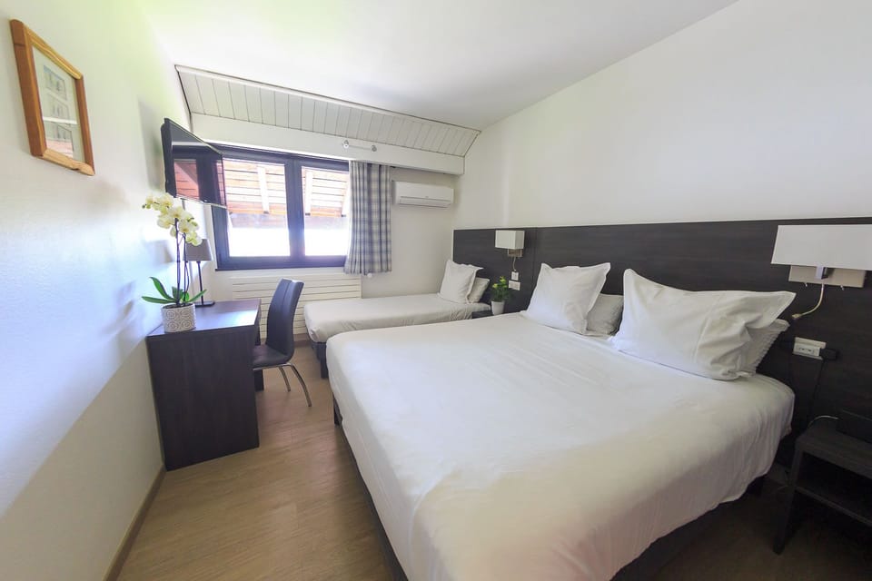 Triple Room | Premium bedding, in-room safe, desk, soundproofing