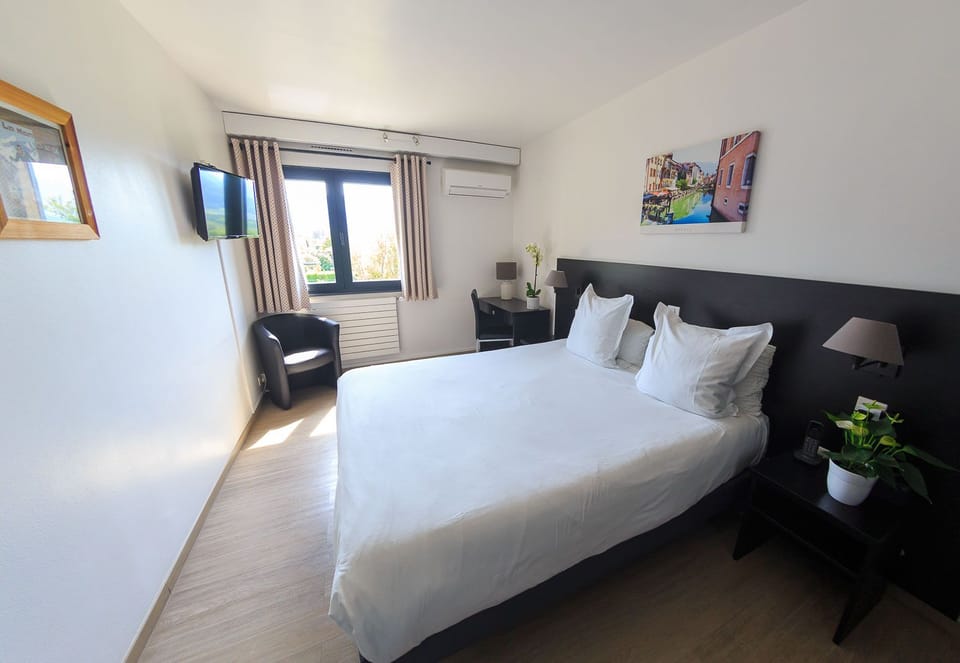 Double Room | Premium bedding, in-room safe, desk, soundproofing