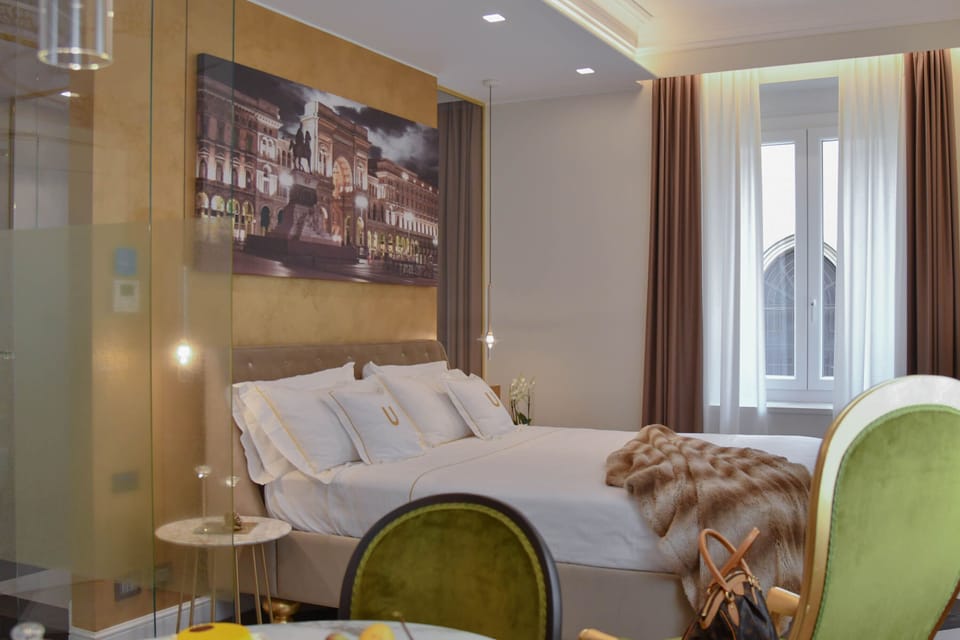 Suite Gold | Premium bedding, down comforters, memory foam beds, minibar (free items)