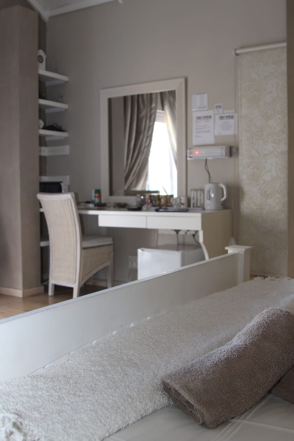 Executive Room, Pool View | 1 bedroom, blackout drapes, iron/ironing board (on request), WiFi (free)