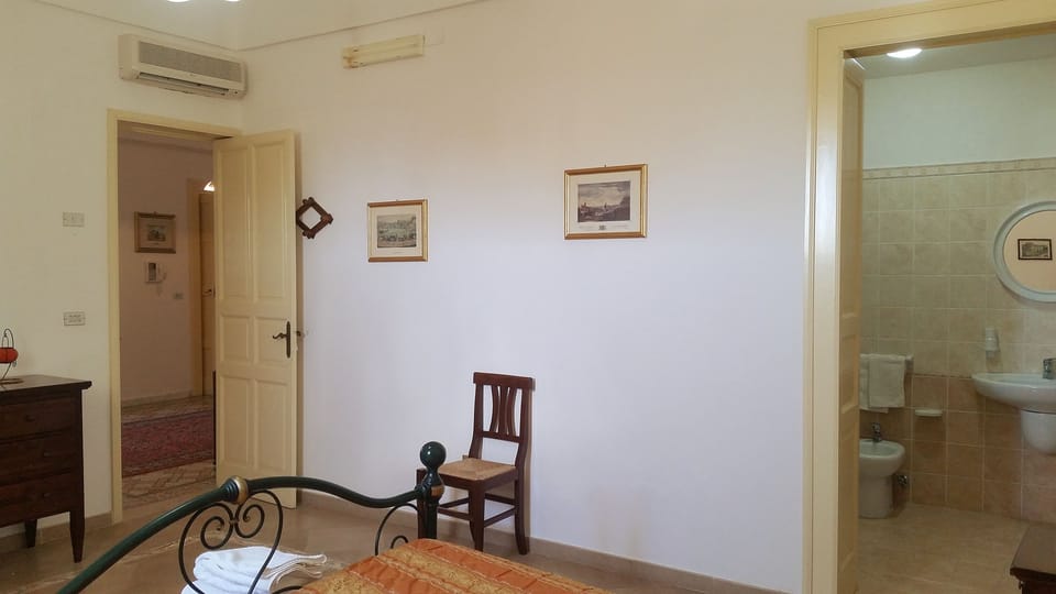 Standard Double Room (3) | Bathroom | Free toiletries, hair dryer, bidet, towels