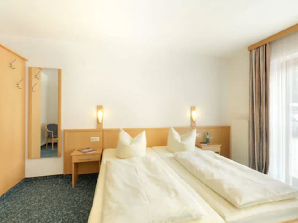 Hypo-allergenic bedding available, minibar, in-room safe, desk