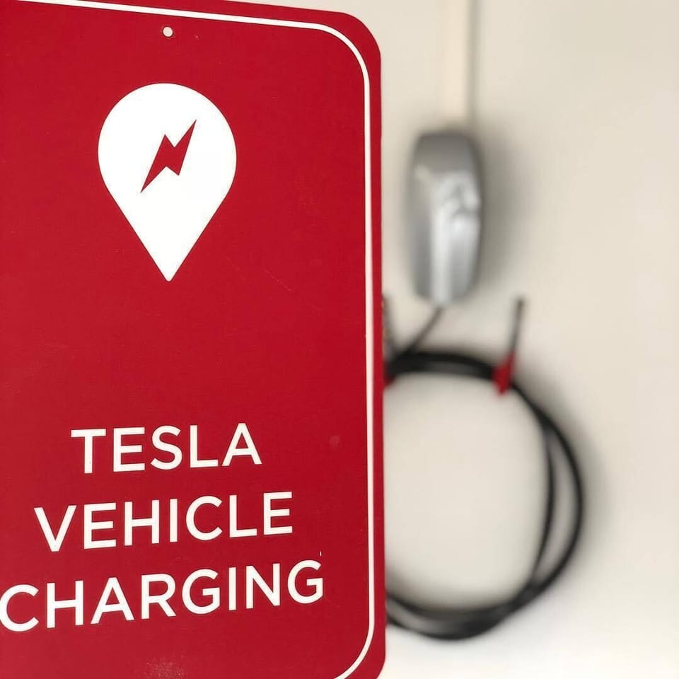 Electric vehicle charging station