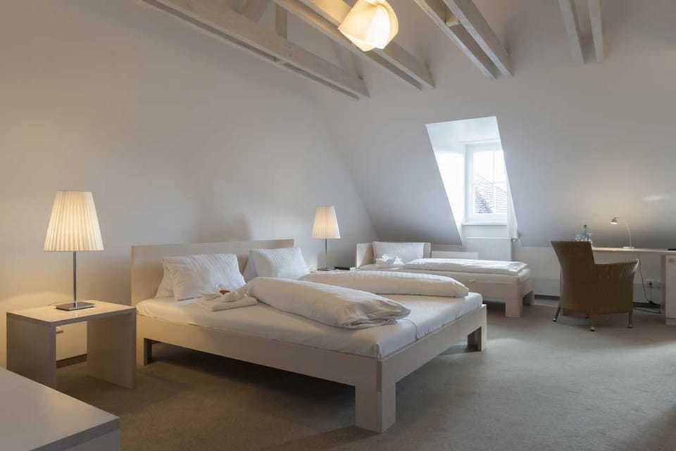 Triple Room | Hypo-allergenic bedding available, desk, WiFi (free), bed sheets