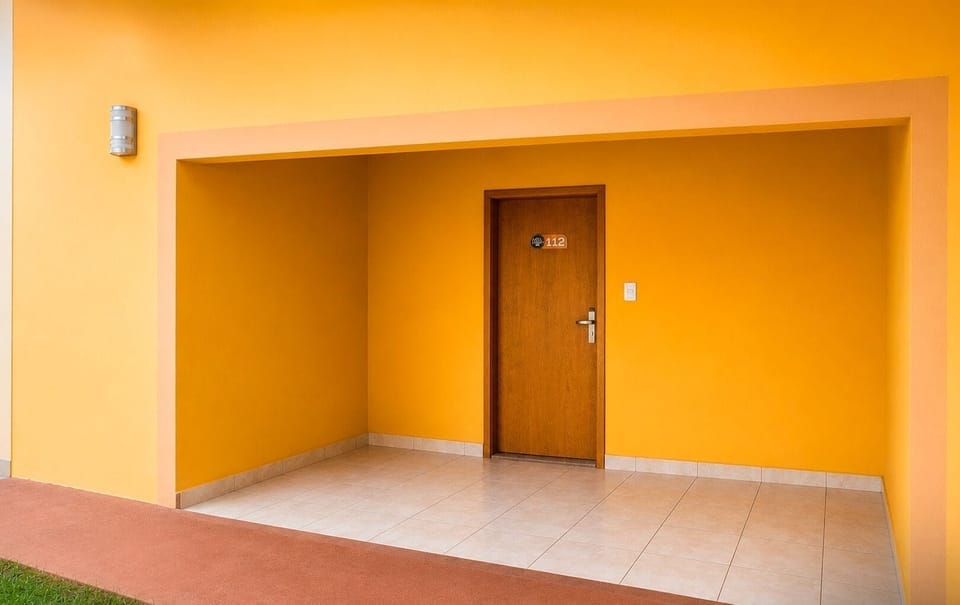 Deluxe Room | Minibar, in-room safe, blackout drapes, soundproofing