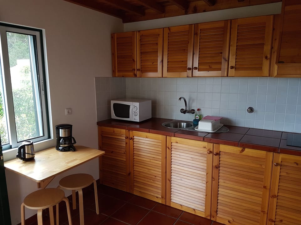 Romantic House, 1 Bedroom | Soundproofing, iron/ironing board, free cribs/infant beds, free WiFi